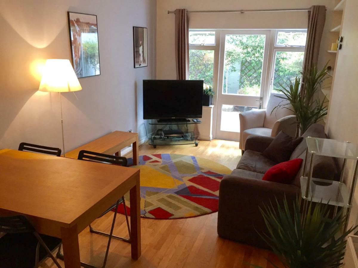 Stylish Apartment In Victoria Лондон Екстериор снимка