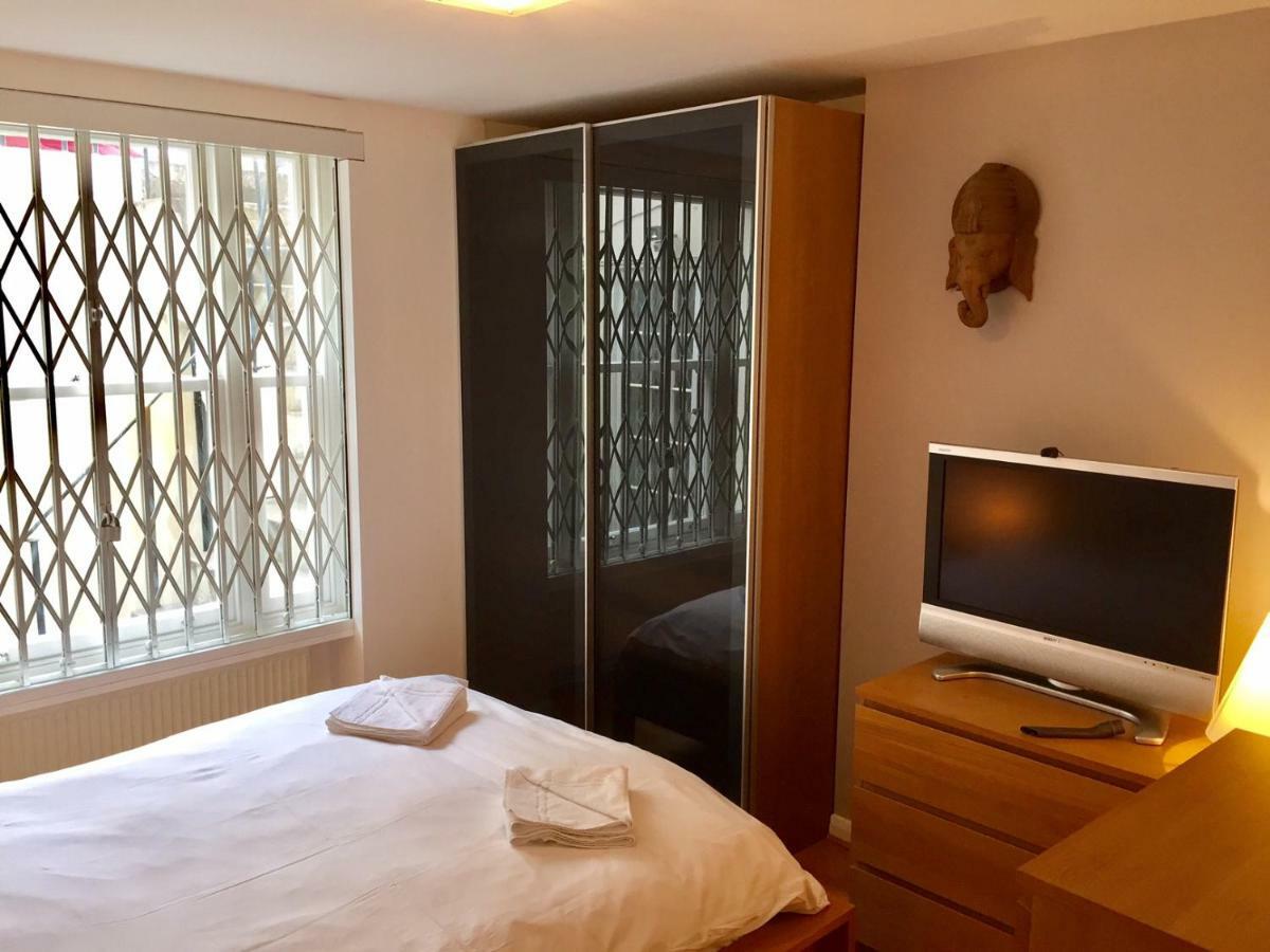 Stylish Apartment In Victoria Лондон Екстериор снимка