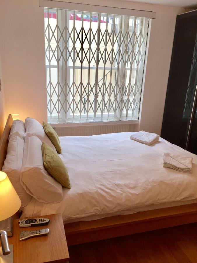 Stylish Apartment In Victoria Лондон Екстериор снимка