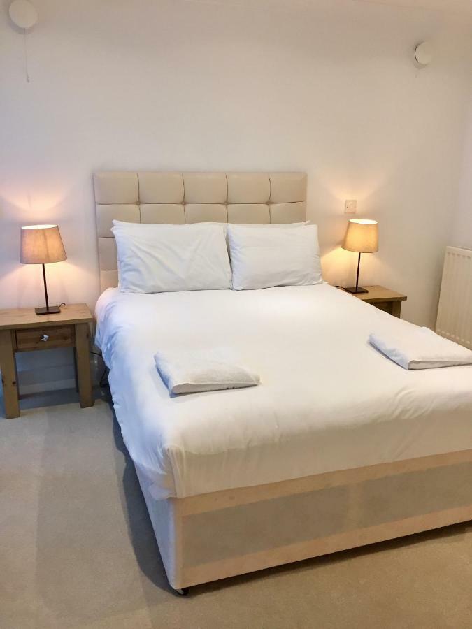 Stylish Apartment In Victoria Лондон Екстериор снимка
