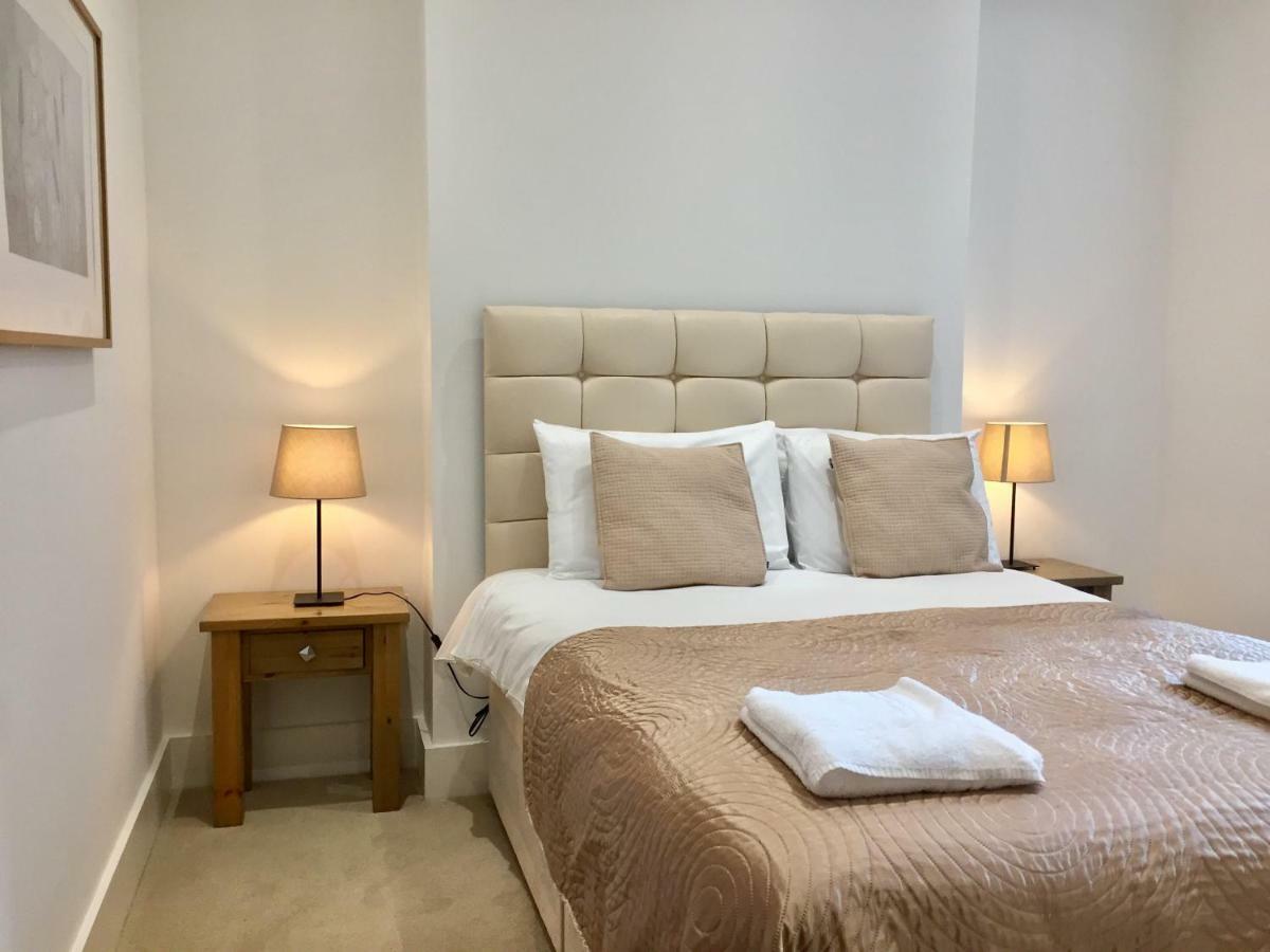 Stylish Apartment In Victoria Лондон Екстериор снимка