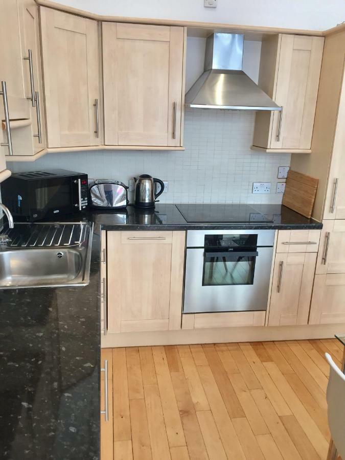 Stylish Apartment In Victoria Лондон Екстериор снимка