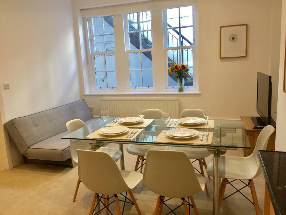 Stylish Apartment In Victoria Лондон Екстериор снимка