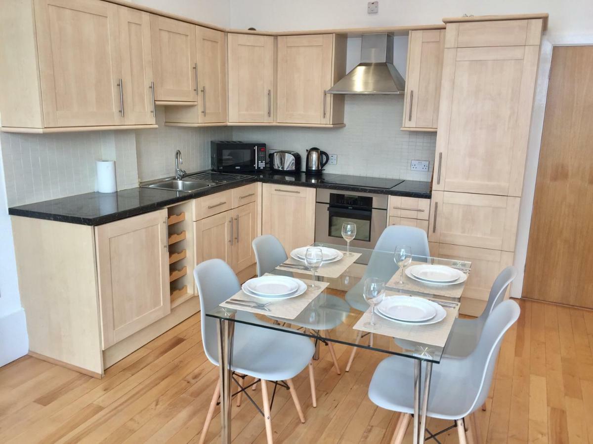 Stylish Apartment In Victoria Лондон Екстериор снимка