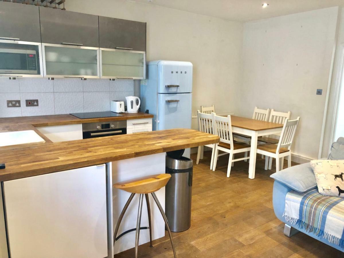 Stylish Apartment In Victoria Лондон Екстериор снимка