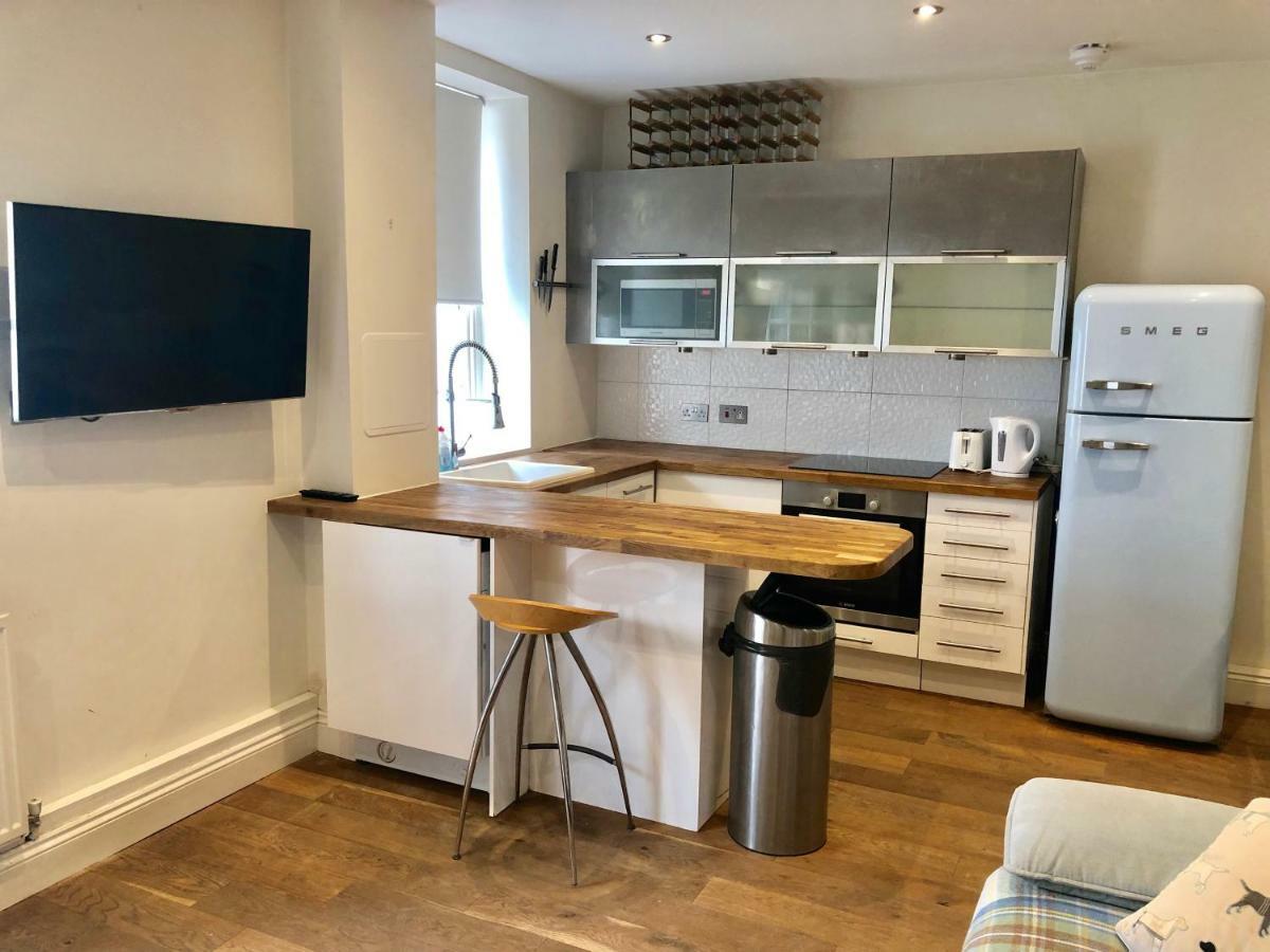 Stylish Apartment In Victoria Лондон Екстериор снимка