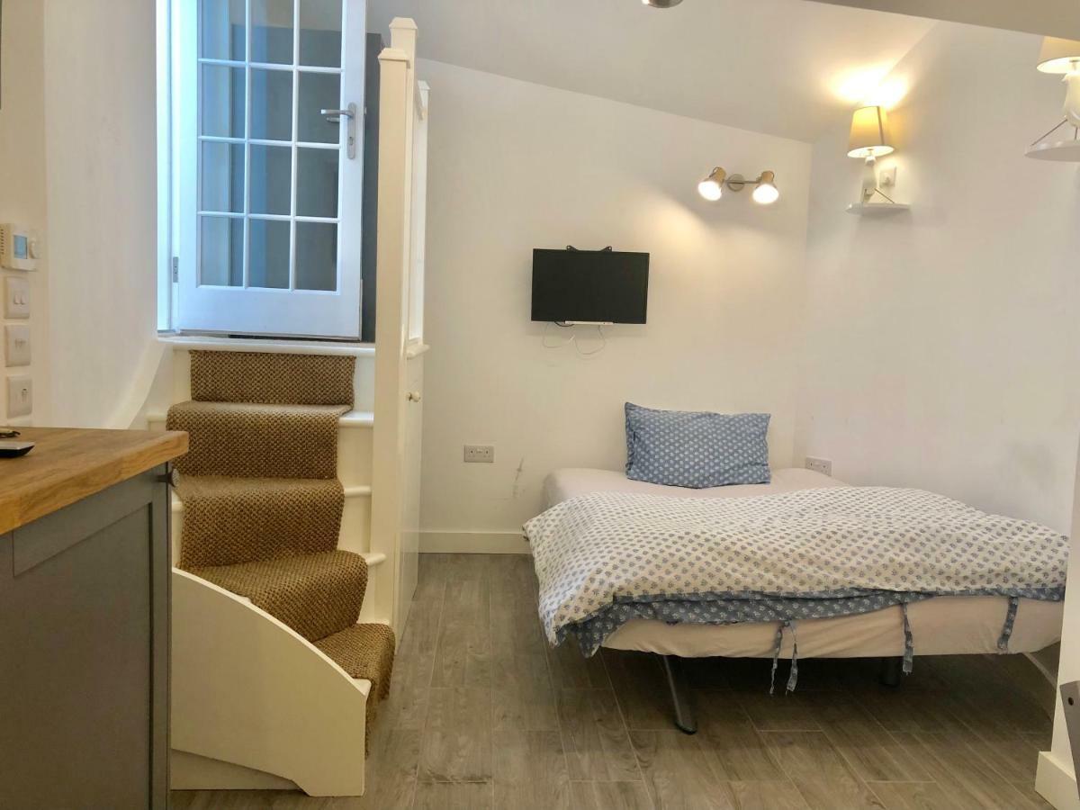 Stylish Apartment In Victoria Лондон Екстериор снимка
